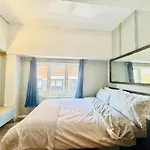 Stylish & Central Your East London Hideaway