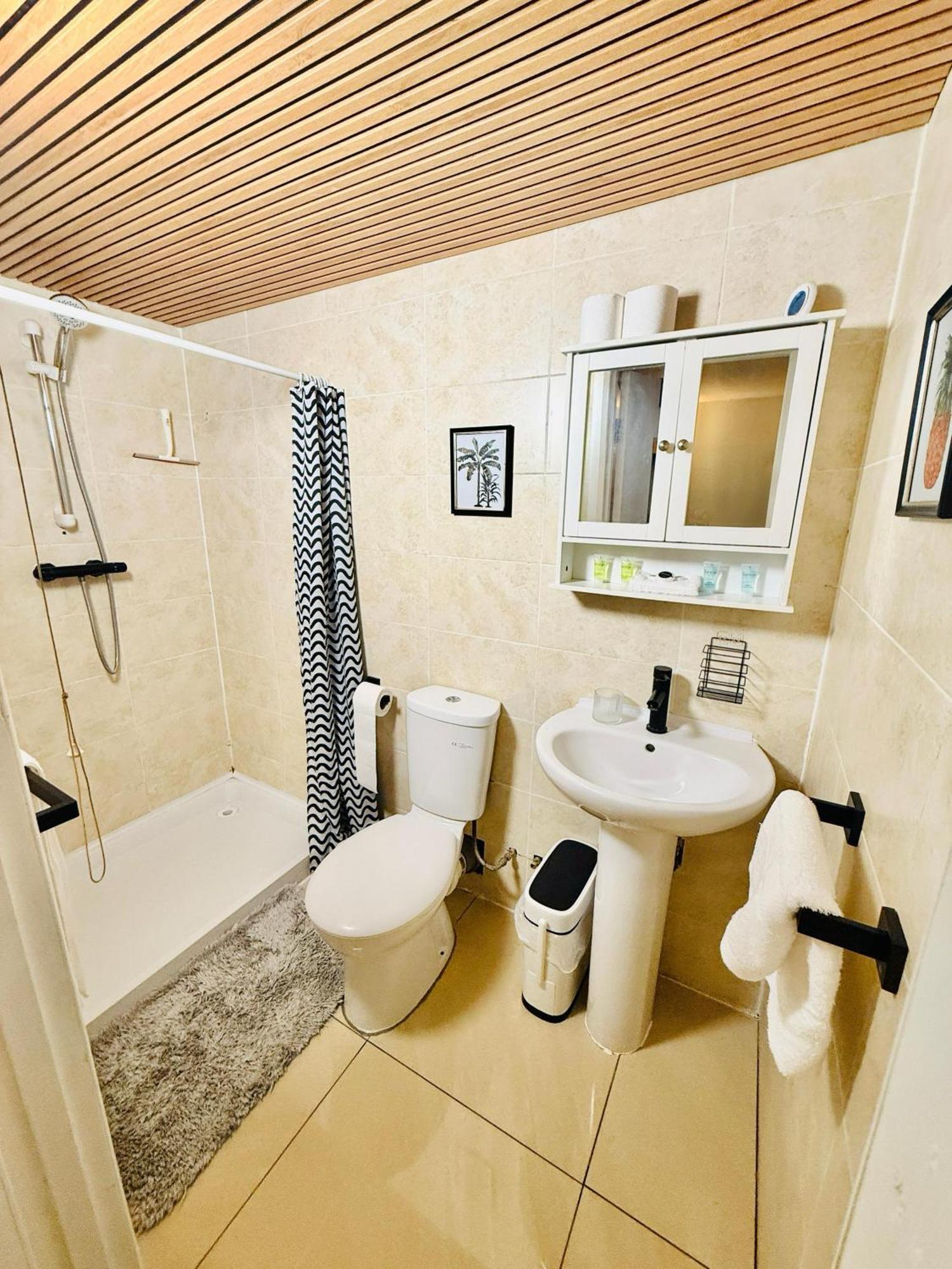 Stylish & Your East Hideaway *